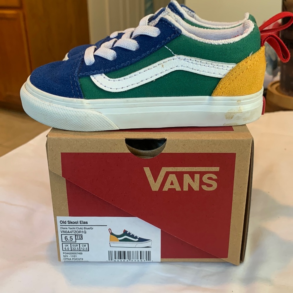 Vans 6.5T Old Skool yacht club color block sneakers.